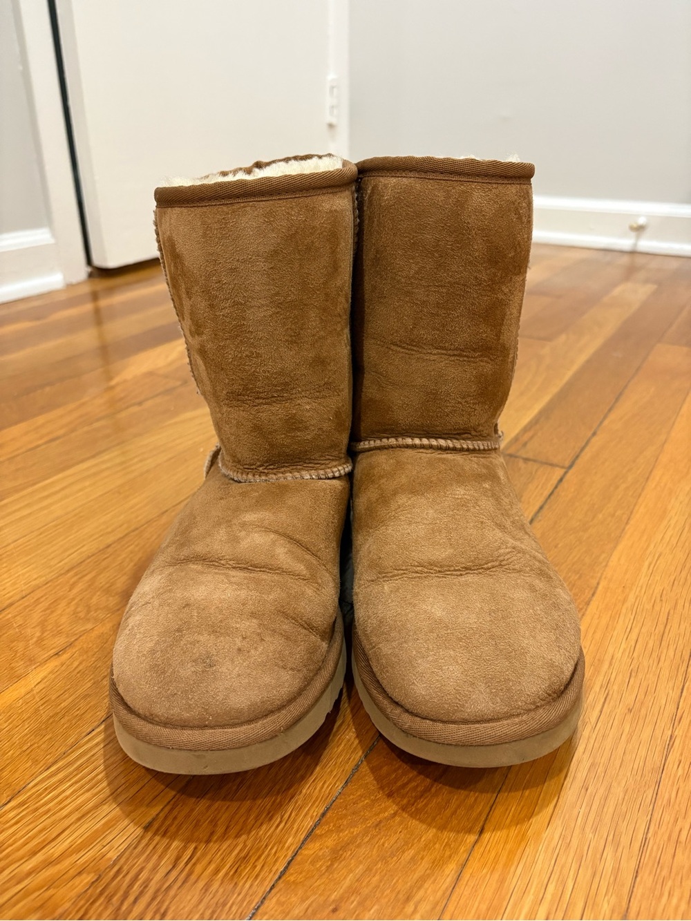 UGG Classic Short Boots - Picture 2 of 9